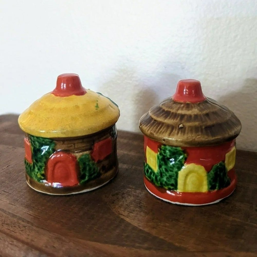 Vintage Cottage Core Salt &‎ Pepper Shakers